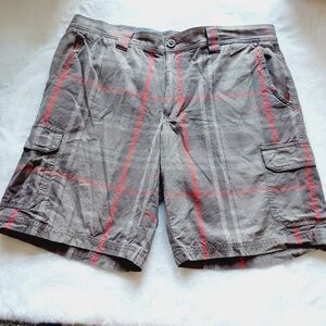 Columbia Omni-Shade Men's Red Brown Plaid Cargo Shorts 9" Inseam P1006